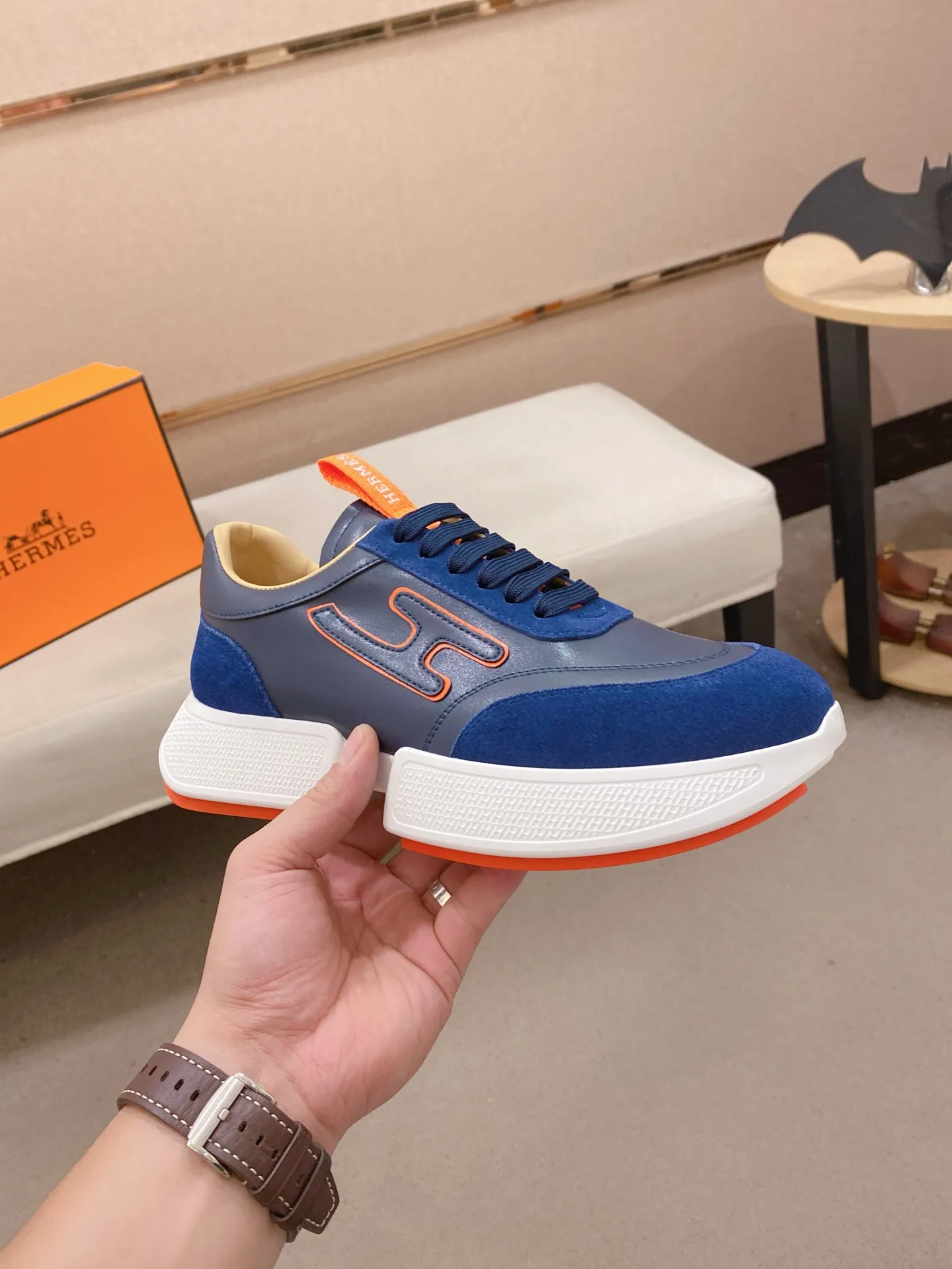 Men's clothing and shoes💰: 480💰《HERMES》【Classic original order·Version】Hermès; top 🔝purchasing agent🔍🔍men's latest 🇺🇸 counter sales simultaneously, imported from Italy original ▲▲cowhide ▲▲ (high-end, nobility, class) ) Exquisite workmanship (Italian 🇮🇹 imported water-dyed 🐂 cowhide lining) sole: original sole provided by the original factory, ⚠️exclusive double-layer activity·TPR·rubber·combined molded outsole; super comfortable·wear-resistant·non-slip·environmental protection The real thing is more beautiful if you take the real thing (high quality, follow the order). You can enter and exit the counter at will * Number of yards: 38-44 (45 can be customized and cannot be returned or exchanged)
